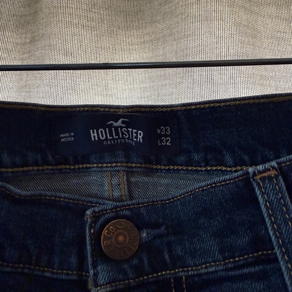 Hollister Men's Relaxed Fit Dark Blue Jeans - Picture 3 of 4